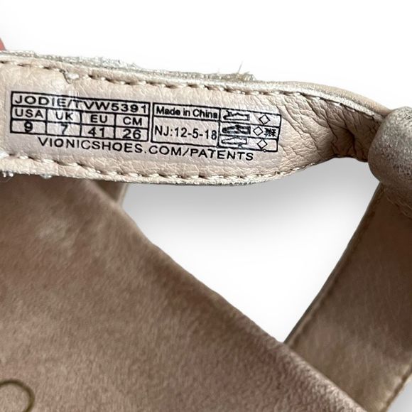 Vionic Jodie Strappy Sandal Velcro Adjustable US9 UK7 EU41 in Champagne - Picture 7 of 16